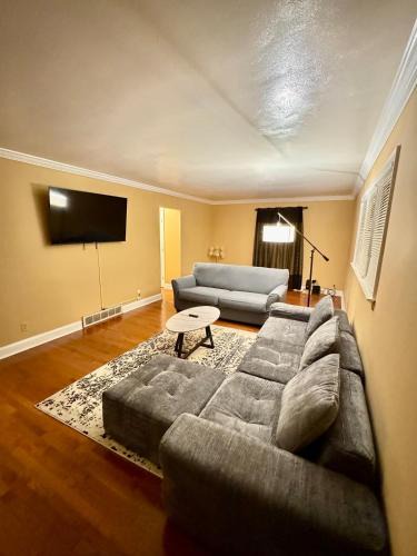 Bridgeport House | Cozy house for small or big group in Bridgeport WV