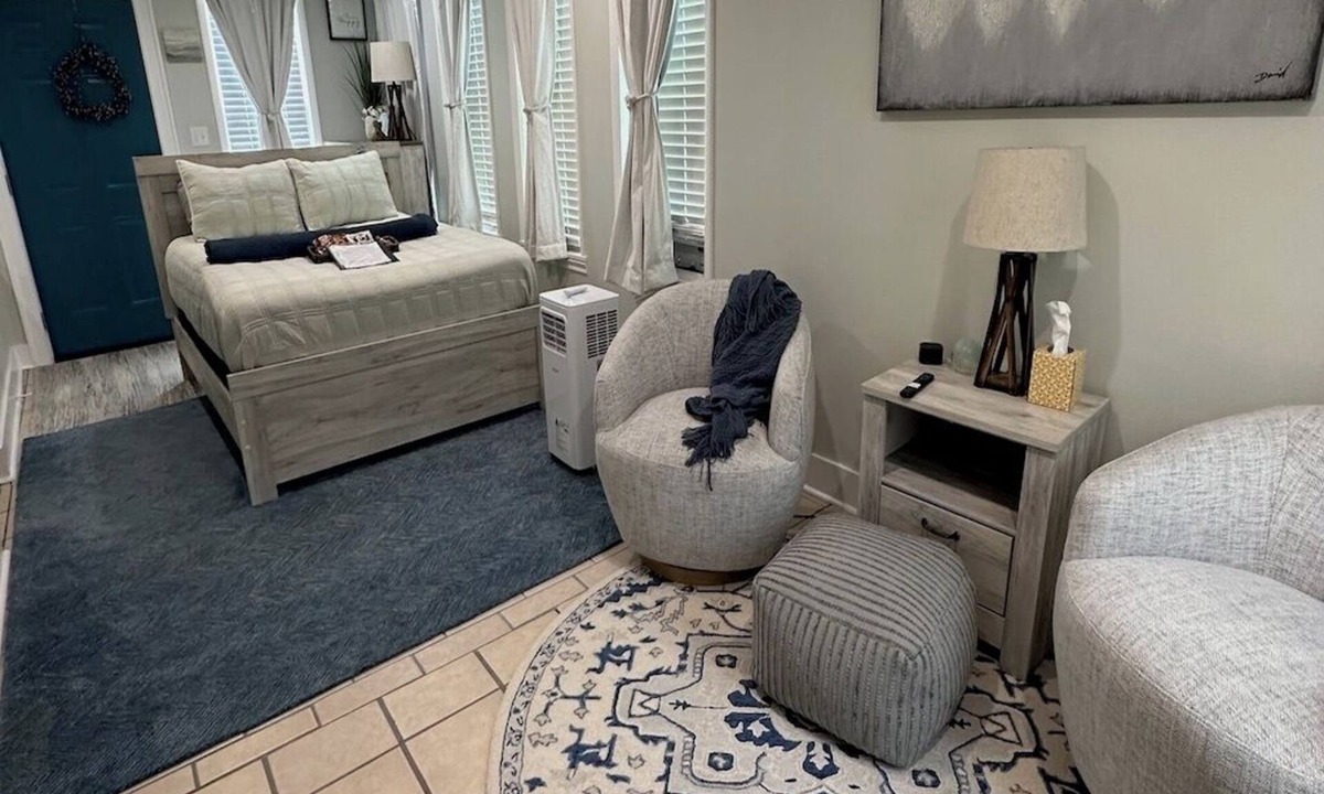 New Oxford Apartment | Cozy Loft Walk to Downtown & Near Gettysburg