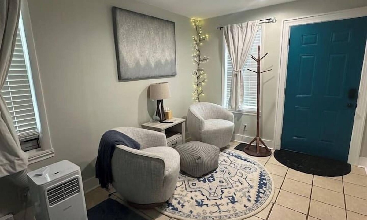 New Oxford Apartment | Cozy Loft Walk to Downtown & Near Gettysburg