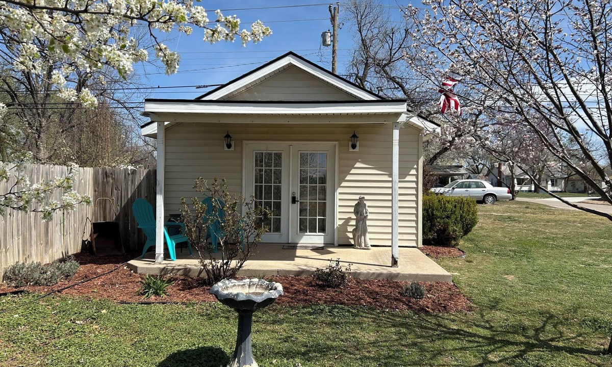 Tonkawa House | Cozy one room suite with WiFi close to NOC , downtown Tonkawa and casinos.