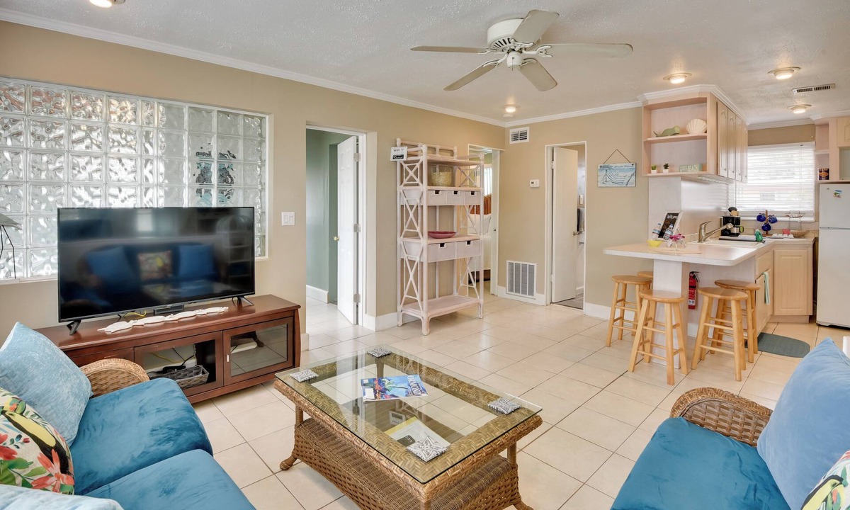 Neptune Cottage | Cozy Ormond Beach Bungalow: Steps to the Sand