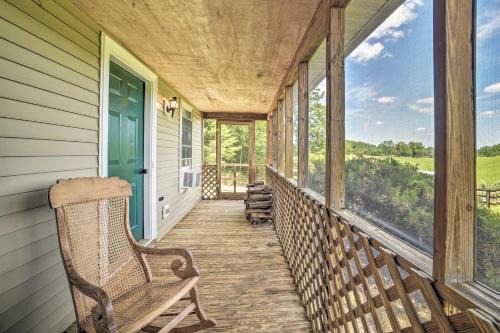 Calverton House | Cozy Rixeyville Cottage w/Deck, Grill, & Stabling
