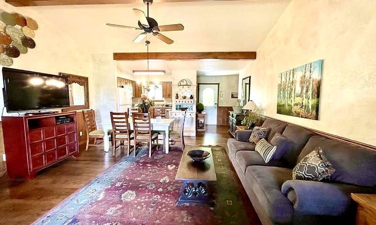 Mount Ida Cabin | Cozy Rustic Two-Bedroom Cabin on Lake Ouachita with Hot Tub, Marina, and Activities in Mount Ida, Arkansas