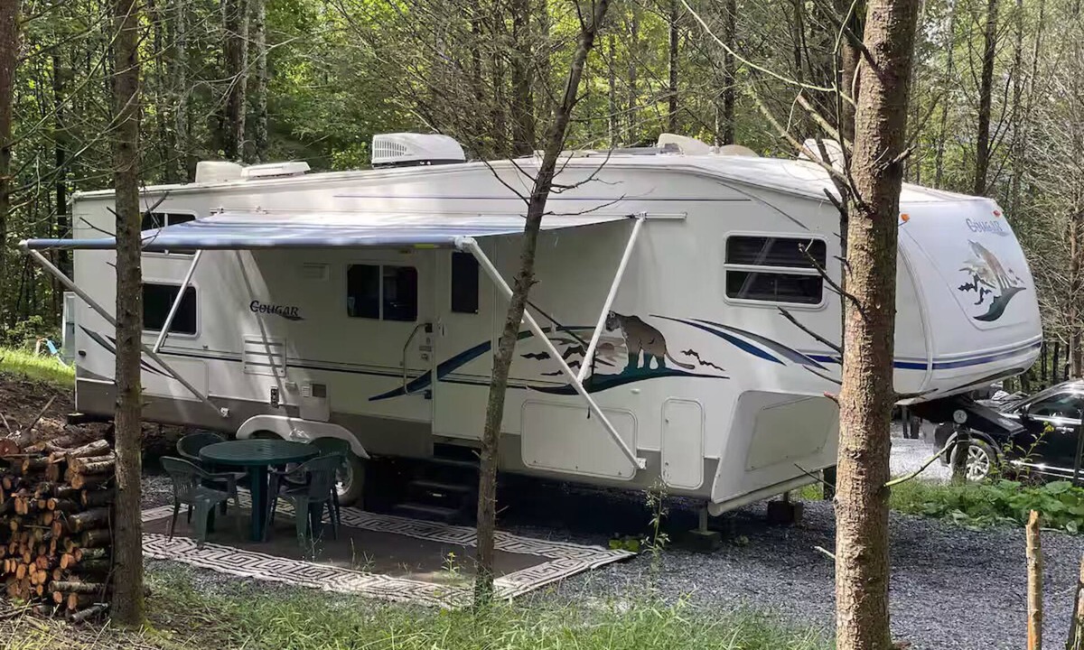 Roan Mountain House | Cozy RV with AC and WiFi in charming Roan Mountain