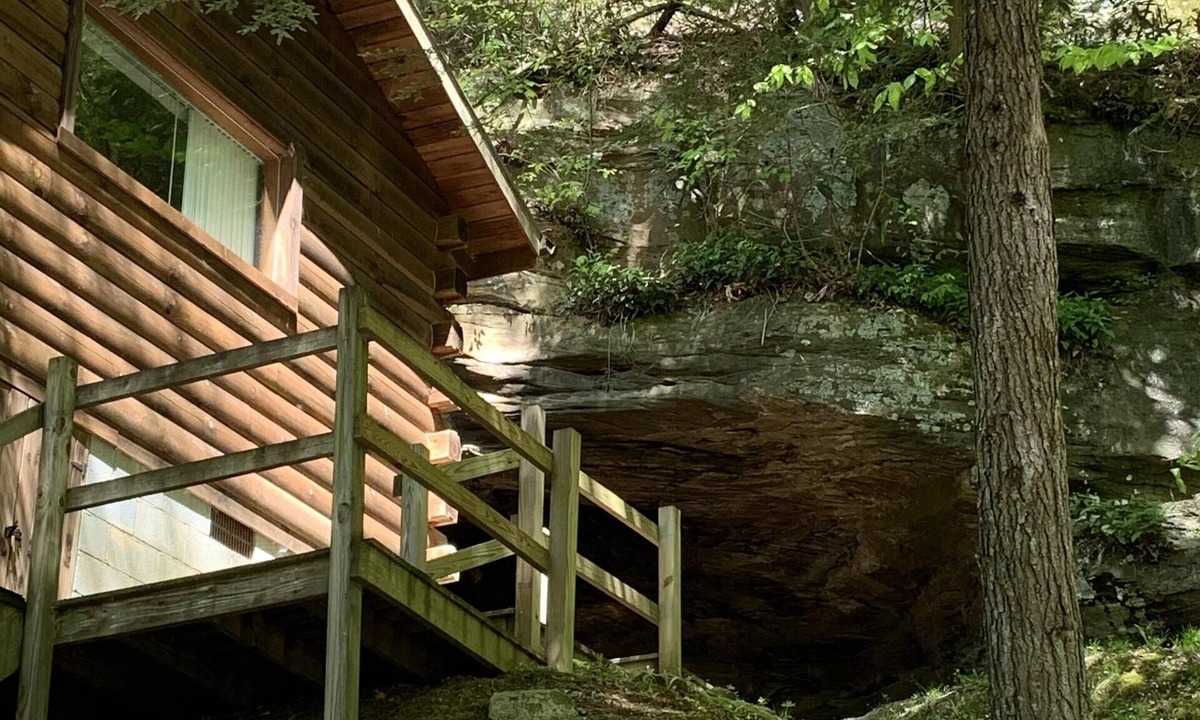 Rogers Cabin | Cozy secluded cabin with rock overhand and Wi-Fi