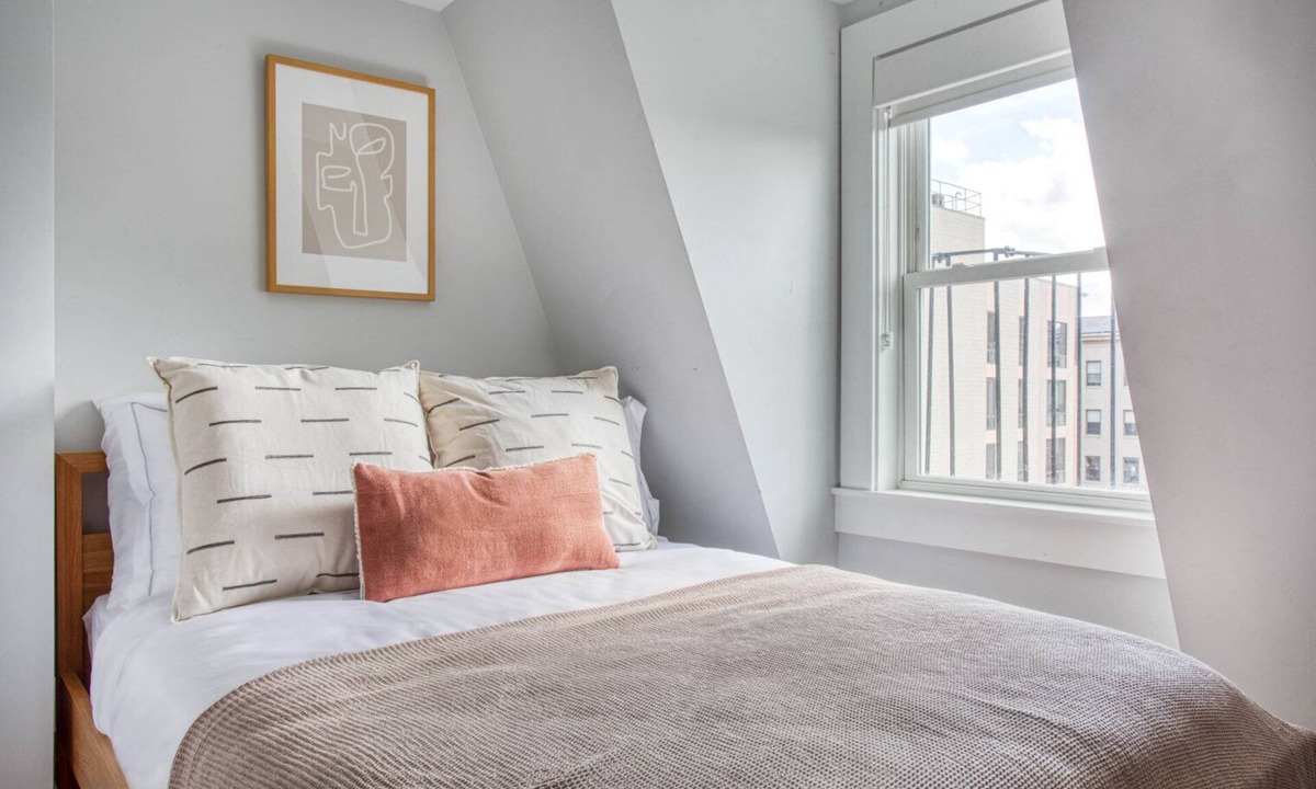 Columbus Apartment | Cozy South End Studio near T, Shops + Dining, by Blueground