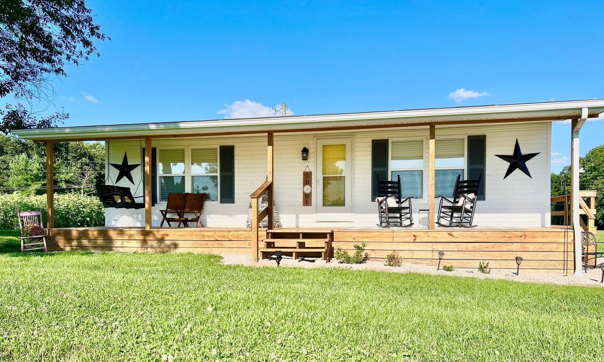 Plummers Landing House | Cozy Sunset Cottage on the family farm near Cave Run Lake and Morehead State