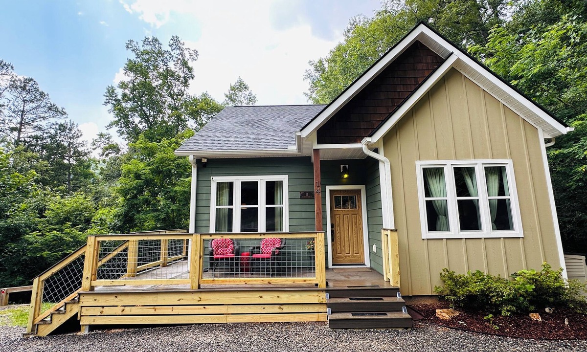 Asheville House | Cozy Updated House near Downtown Asheville and Parkway - Monthly Rates Avail.