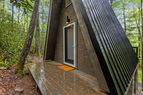 Pine Ridge House | Creekside - Camping Cabin Retreat - RRG KY