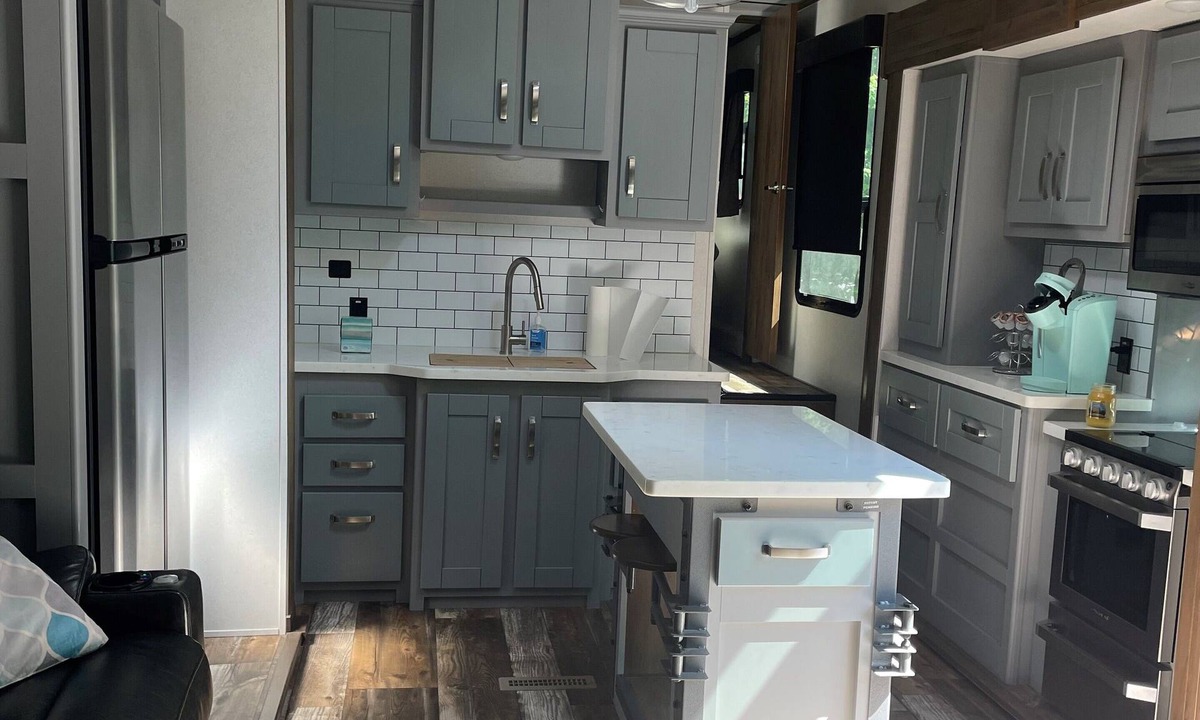 Pittman Center House | Creekside Luxury Outdoor Experience close to Downtown Gatlinburg & Dollywood