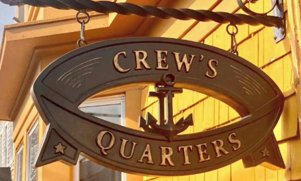 Northwest Harwich House | Crew's Quarters @ Captain Alexander’s with Thermo Spa and Putting Green.