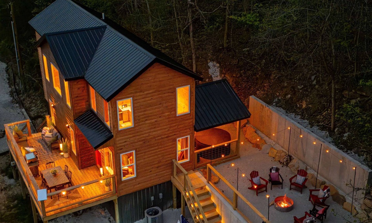 Stanton Cabin | Crimson Landing l Lux Cabin in RRG, Dome, Hot Tub
