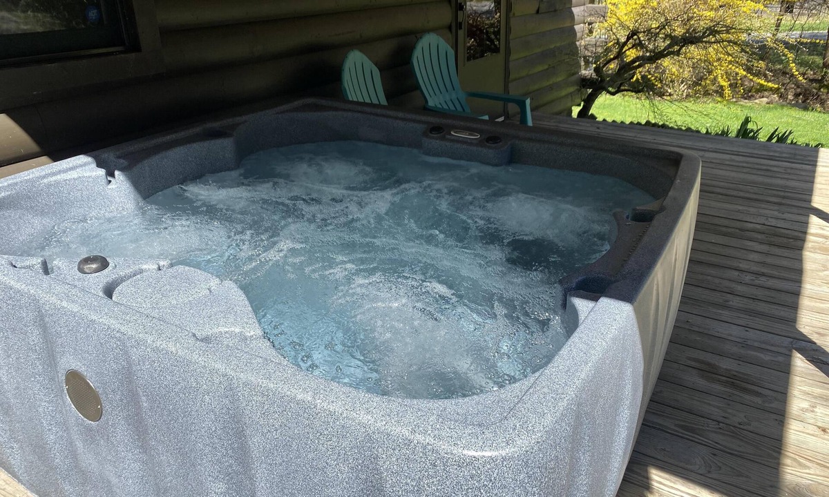 Canton Villa | Cruso Creek Villa 2 – Creekside Mountain Retreat with Hot Tub & Views