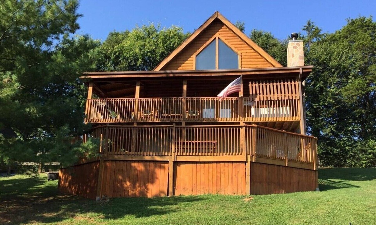 Sevierville Cabin | Deer Run, Free Attraction Tickets, Hot Tub, Resort Playground, Near Dollywood!