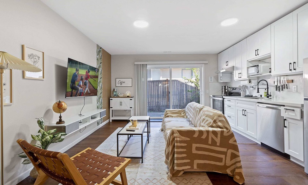 Edmonds House | Designer Daylight Basement: Near Edmonds Downtown