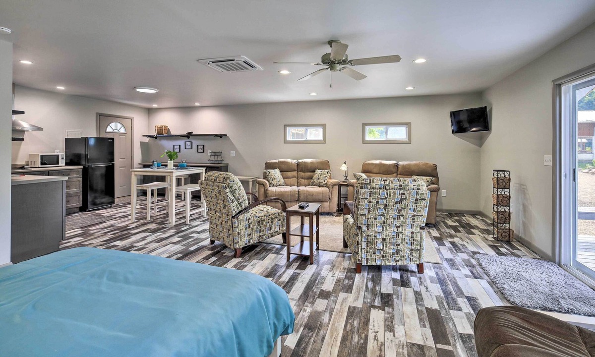 Elizabethton Cottage | Detached Watauga Riverfront Studio w/Grill