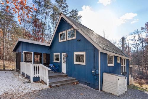 The Woods House | Dog-Friendly Chalet in The Woods Resort w Fire Pit