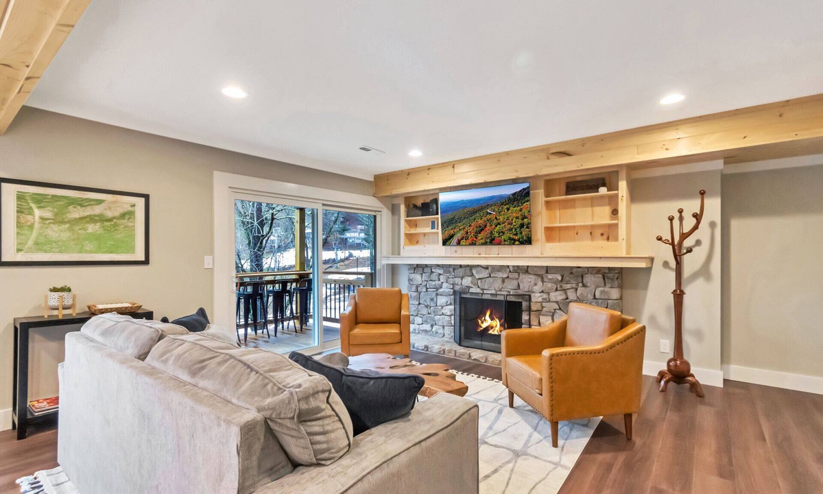 Sugar Mountain Condo | Dog Friendly! Sugar Mtn condo walkable to golf course. Beat the summer heat!