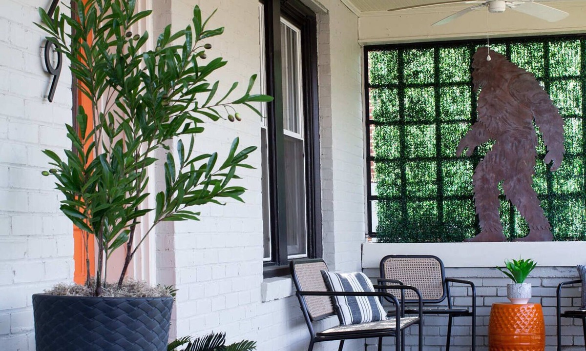 Marion House | Downtown Marion 5BR Sleeps 10 Bigfoot Bungalow Pet Friendly Easy Roads Mountains