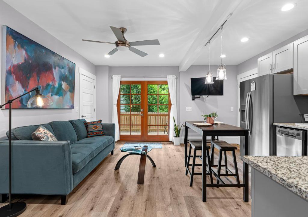 Historic Montford Apartment | Downtown Retreat - Private Yard- Parking