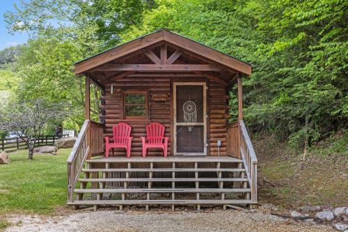 Rogers House | Dreamcatcher- Firepit, WiFi, Private Hiking