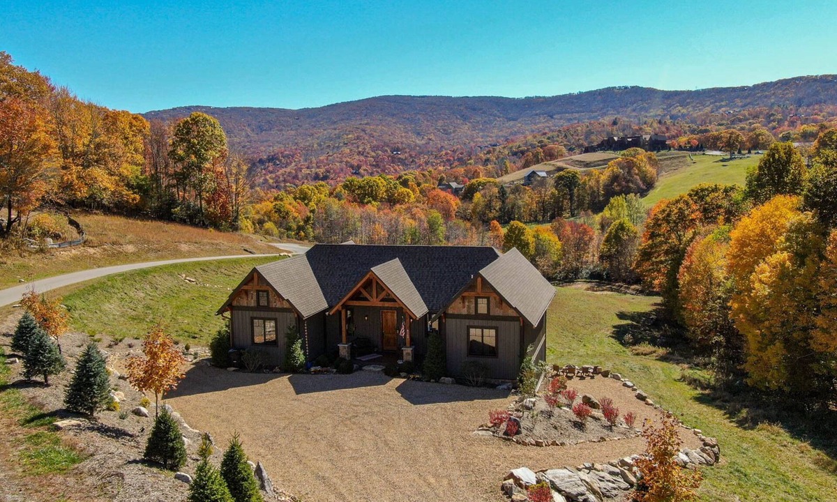Elk Park House | Dreamweaver - Eagles Nest, pet friendly, private with big views