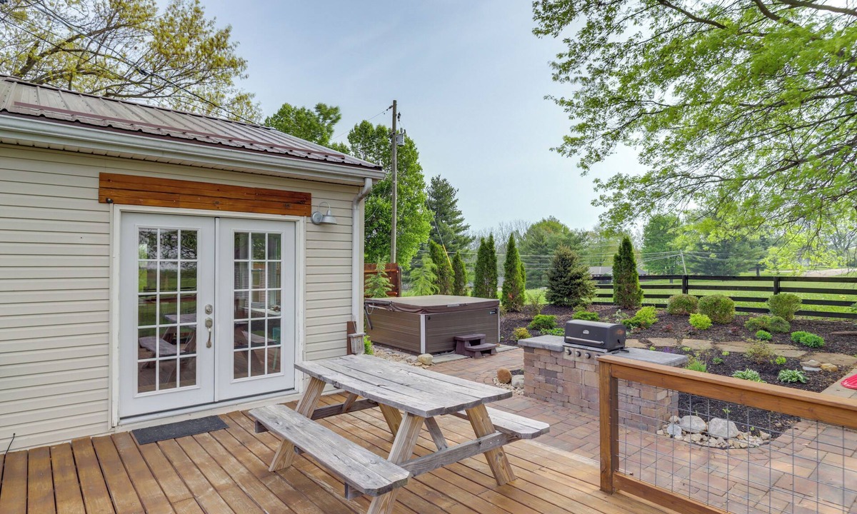 Crittenden House | Dry Ridge Rental Home w/Hot Tub & Game Room!