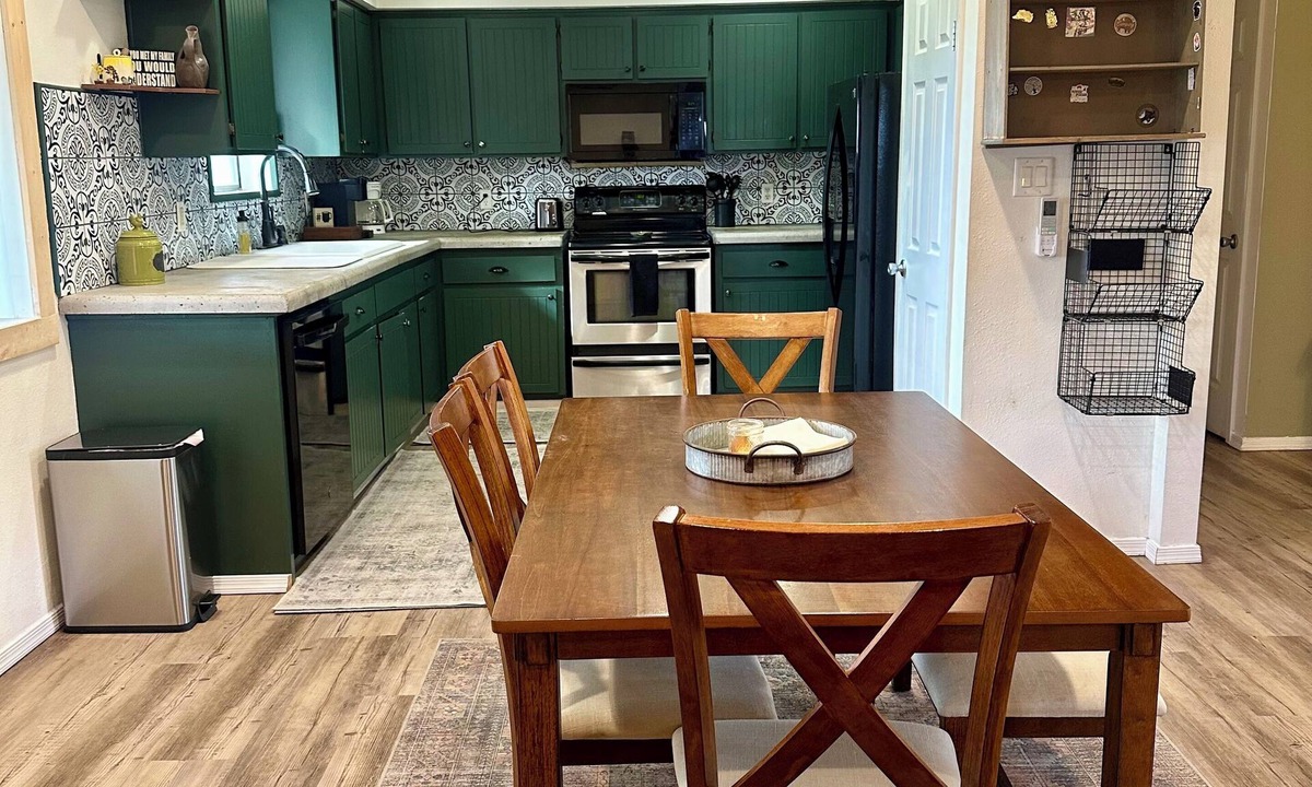 Springerville House | Eagar AZ Hideaway White Mountain Retreat with Starlink!