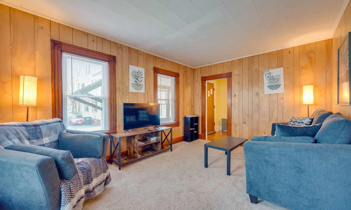 Easthampton Apartment | Easthampton Vacation Rental Near Mill Buildings!