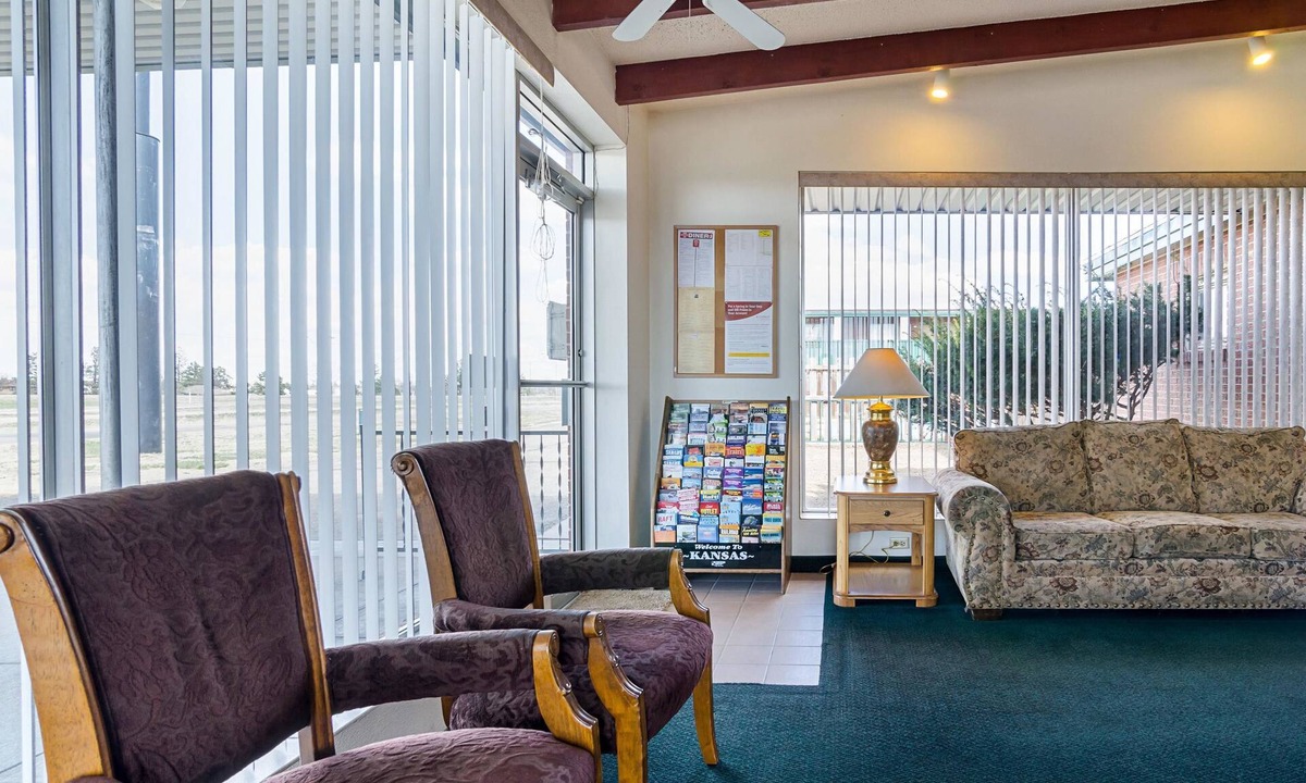 Wa Keeney Hotel | Econo Lodge