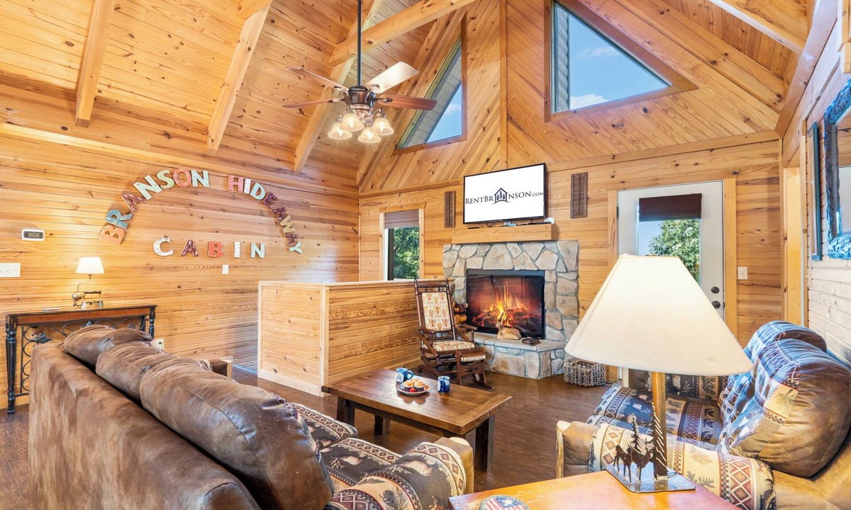 Branson Cedars Cabin | Elegant 2700 Sq Ft True Log Cabin-Private Hot Tub-Game Room-Pool Table-Best View Near Big Cedar
