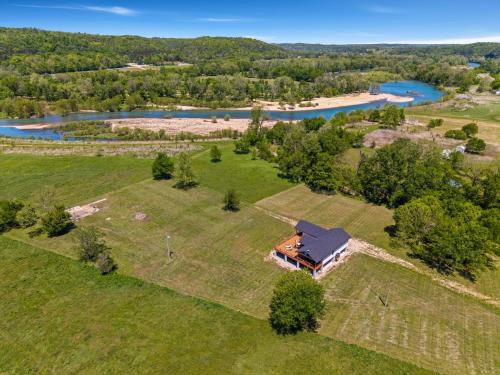 Noel House | Elk View-Access Elk River-Rural Acreage-Huge Patio