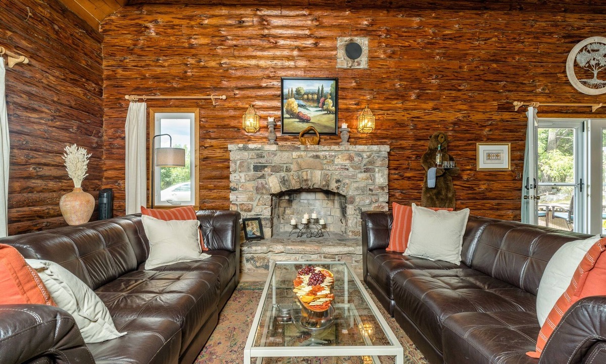 Front Royal Cabin | ELLIE'S LODGE COMES COMPLETE WITH ALL THE LOG CABIN GOOD VIBES!