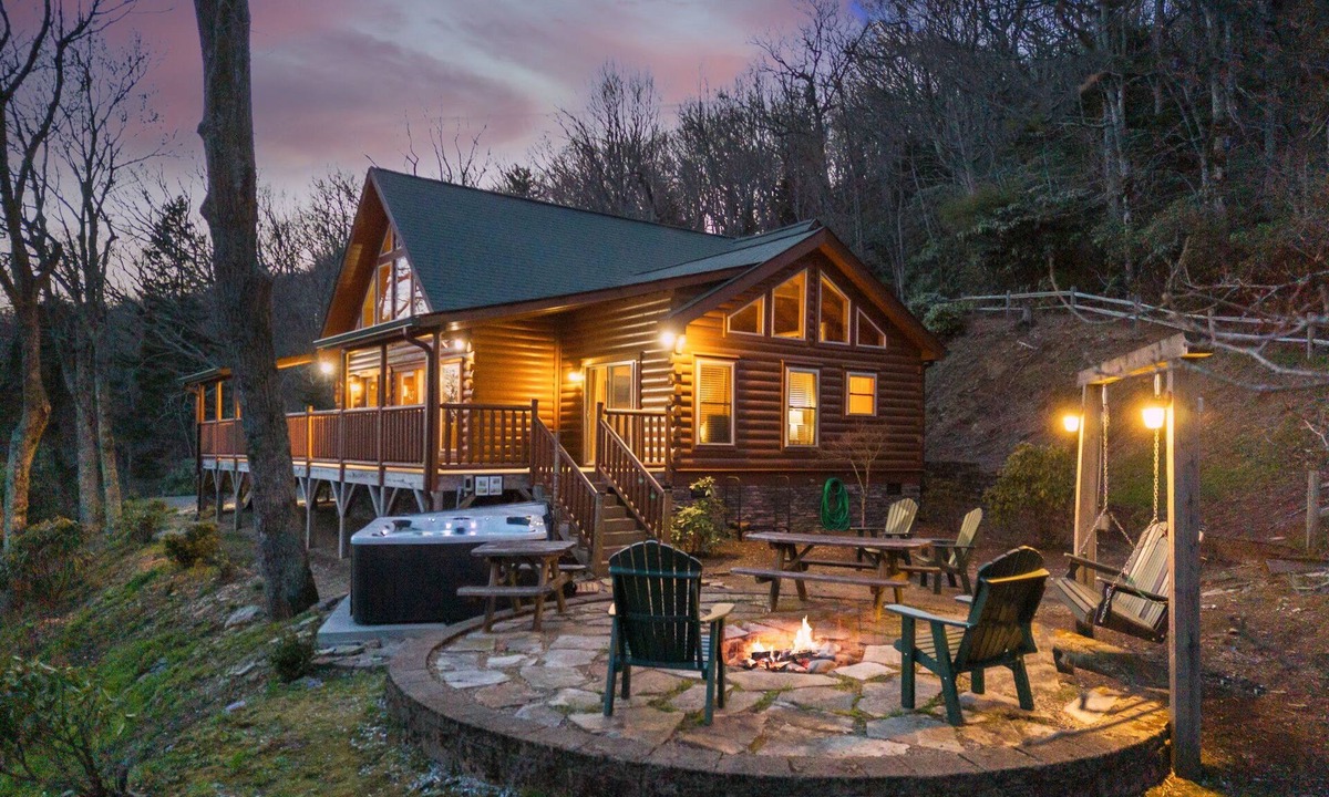 Linville Cabin | Endless 50-Mile Views! Cozy Mountain Retreat w/Hot Tub, Fire Pit, Foosball & Pet Friendly