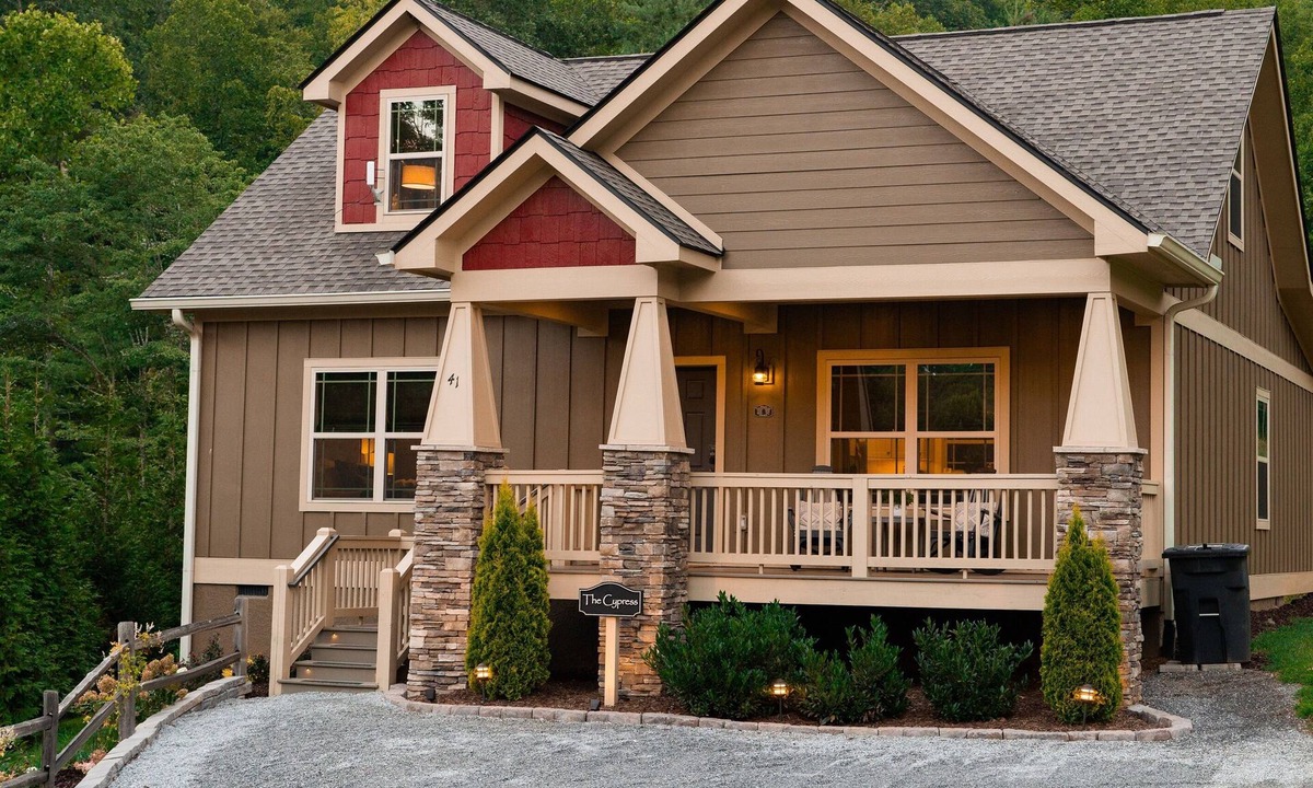Skyland Cottage | Exceptionally Clean Cottage with Private Hot Tub Near Asheville