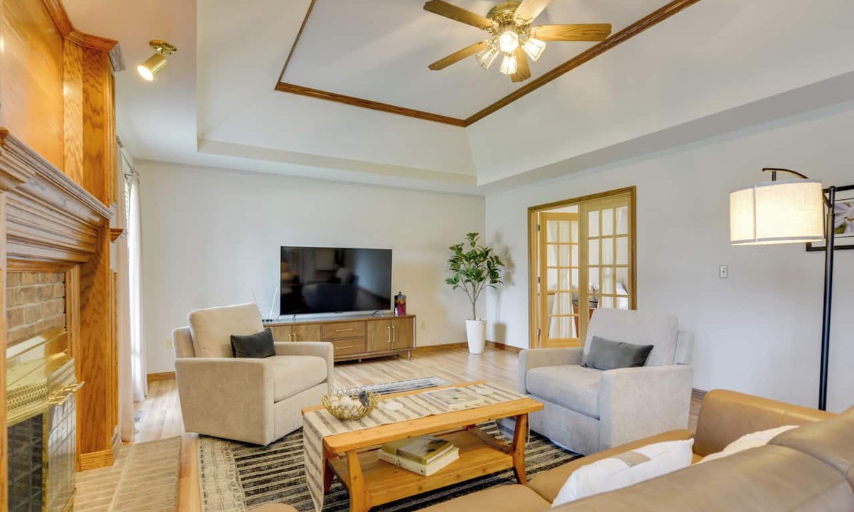 Springfield House | Explore Springfield! Spacious Family Home w/Yard