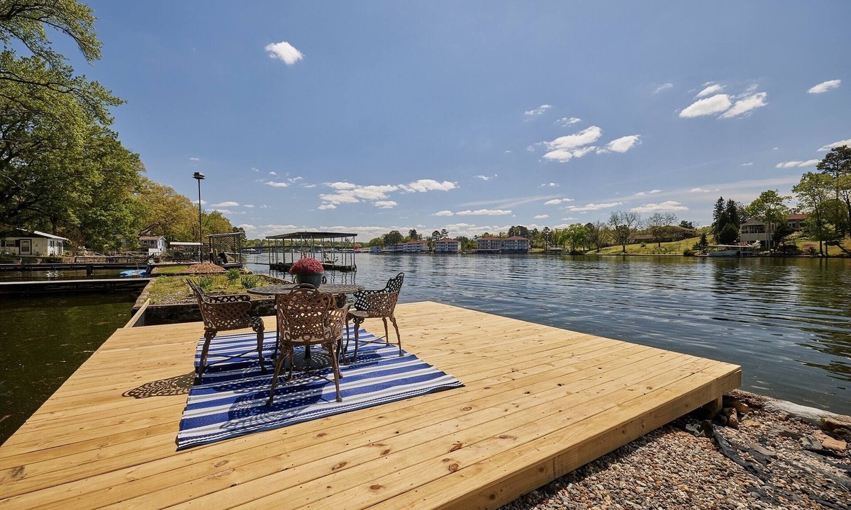 Rockwell House | Family & Friends Paradise on the lake