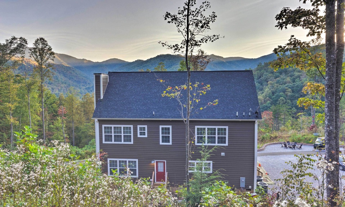 Marion House | Family Holiday Retreat! Mtn-View Blue Ridge Home