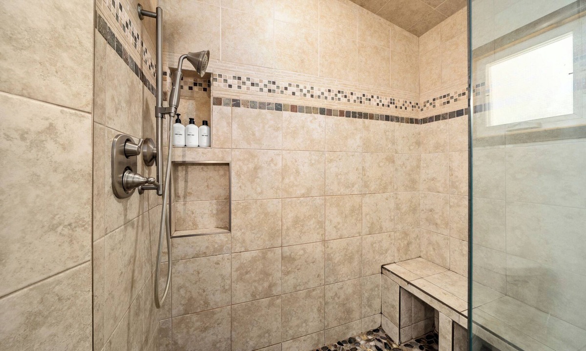Hendersonville Hotel | Family Suite 5 mins to Downtown Hendo/Flatrock