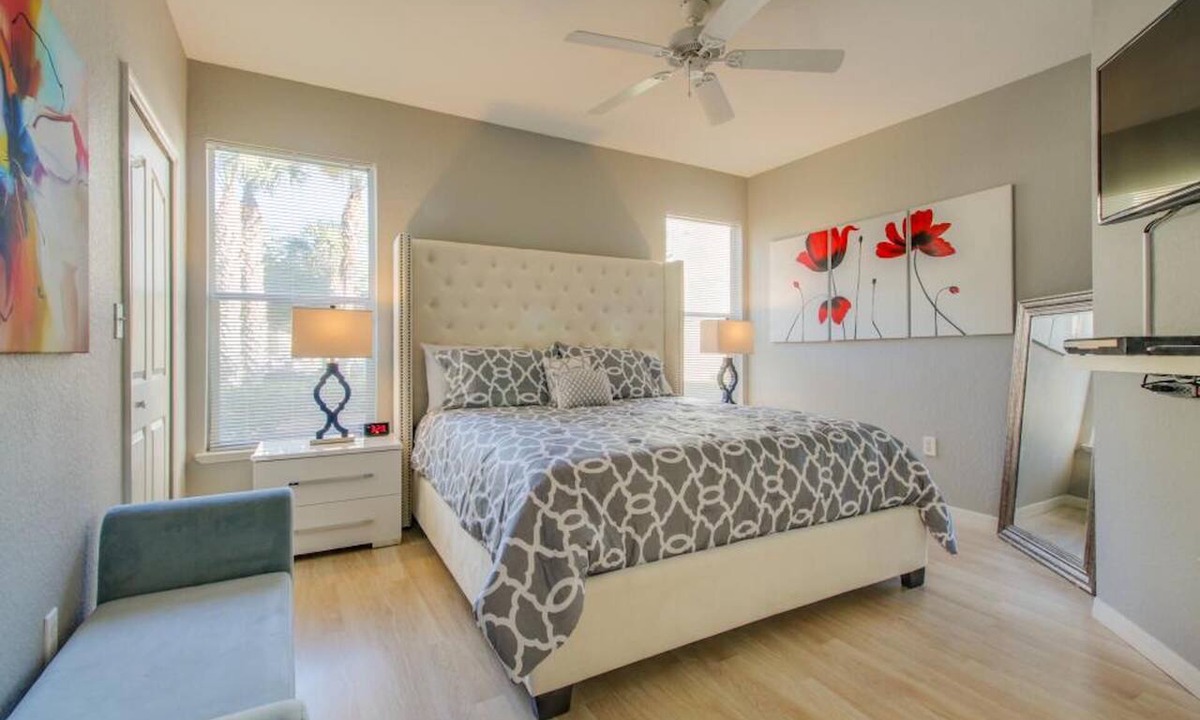 West Kissimmee Condo | Fantastic Award Winning Newly Renovated Condo 4 miles to Disney 2+2