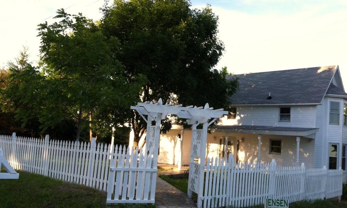 Cameron House | Far West House: Beautiful turn of the Century Farmhouse, totally re-modeled.