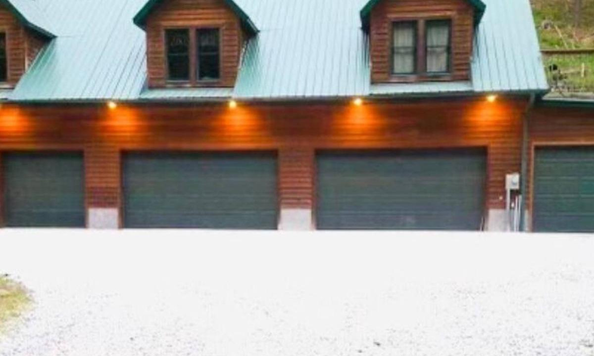 Alkol Apartment | Farmhouse Apartment near Ivy Branch Trails