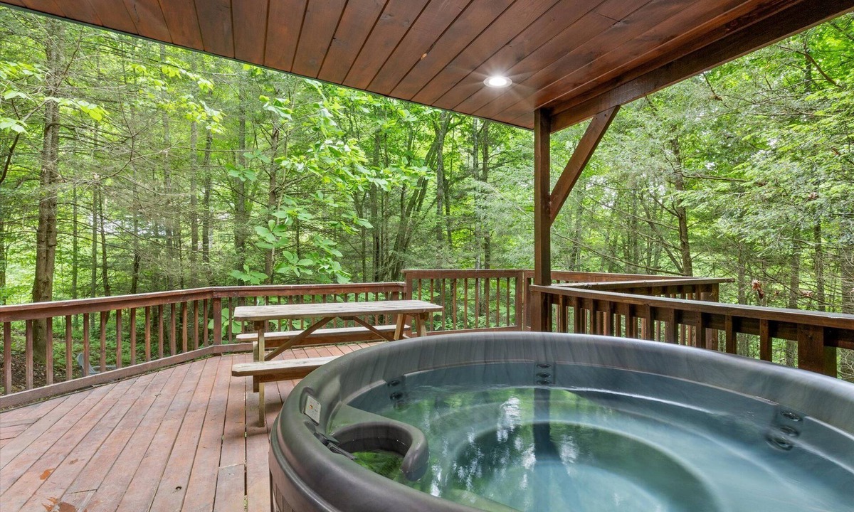 Saint Helens Cabin | Fern Gulley Cabin with Hot Tub, Pet Friendly, near DBBB/Hollerwood
