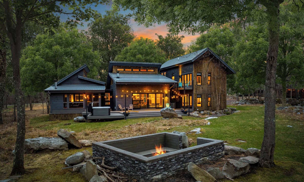 McHenry House | Fern Hollow - Hot Tub, Fire Pit & Mountain View