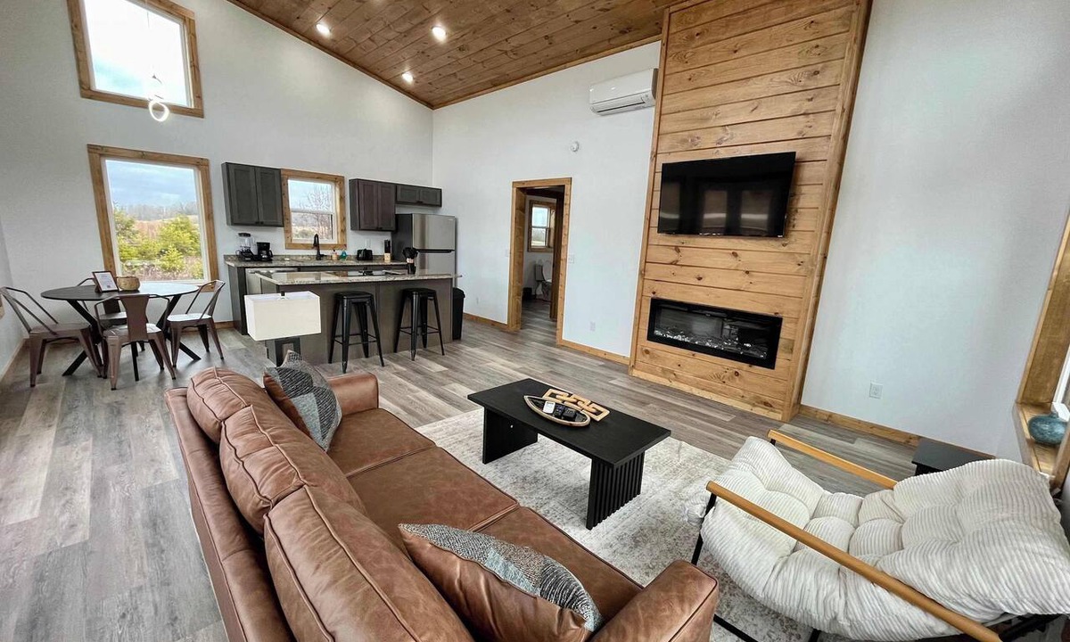 Rogers Cabin | Fernwood Cabin | Pet-Friendly w/Hot Tub