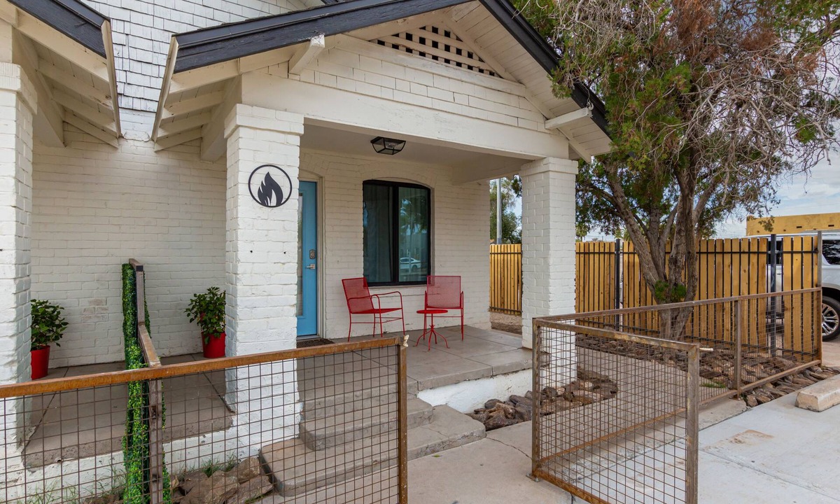 Governmental Mall House | Fire Element Cozy 2bed 1bath in Downtown Phx