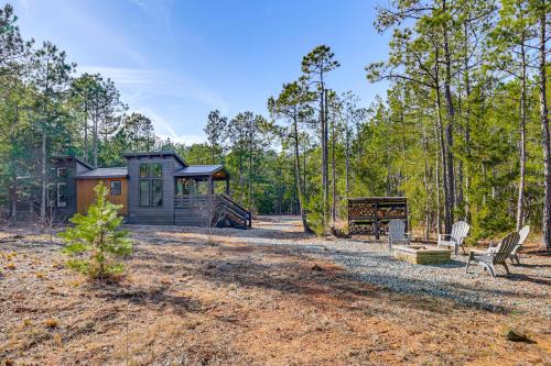 Linden House | Fire Pit, Deck! Modern Tiny Home in Piney Woods