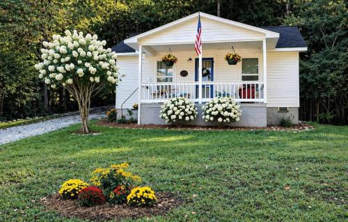 Hendersonville House | Firefly Cottage