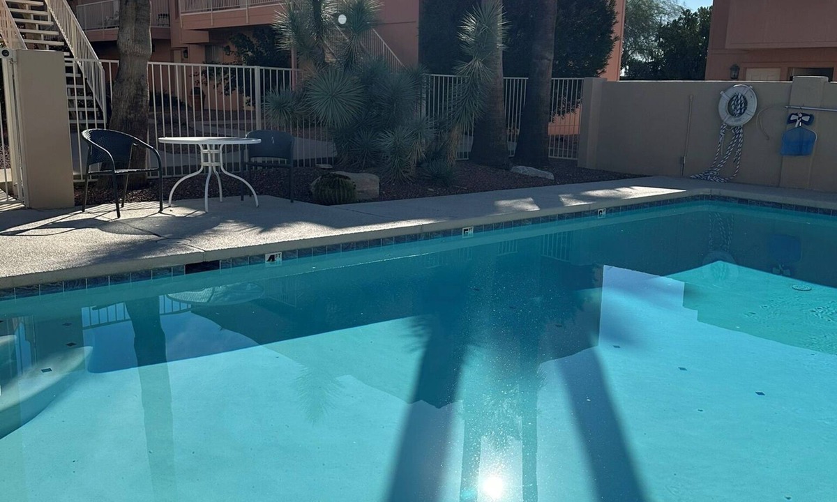 Casas Adobes Apartment | Flamingo Suites
