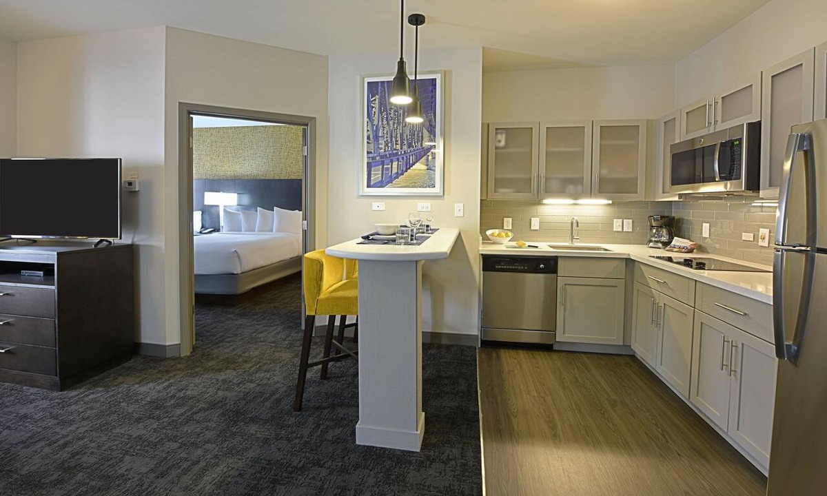 Little Rock Medical District Condo | Free Breakfast Buffet. Close to Medical Center. Good for Groups!